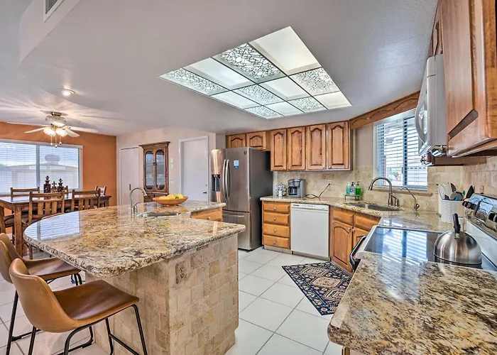 Hébergement de vacances Dog-friendly W/ Pool In Havasu City! *