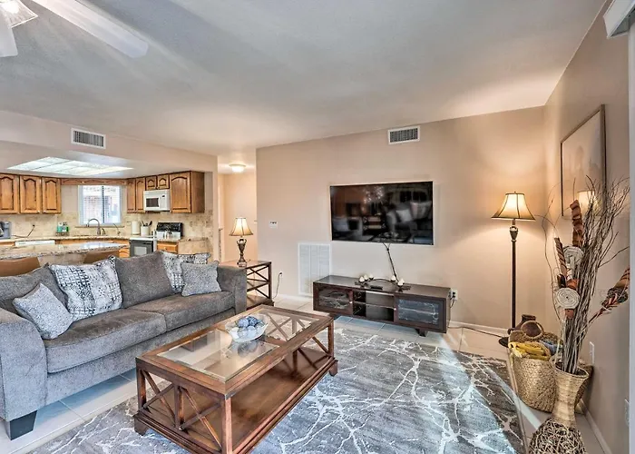 Dog-friendly W/ Pool In Havasu City! Hébergement de vacances Lake Havasu City